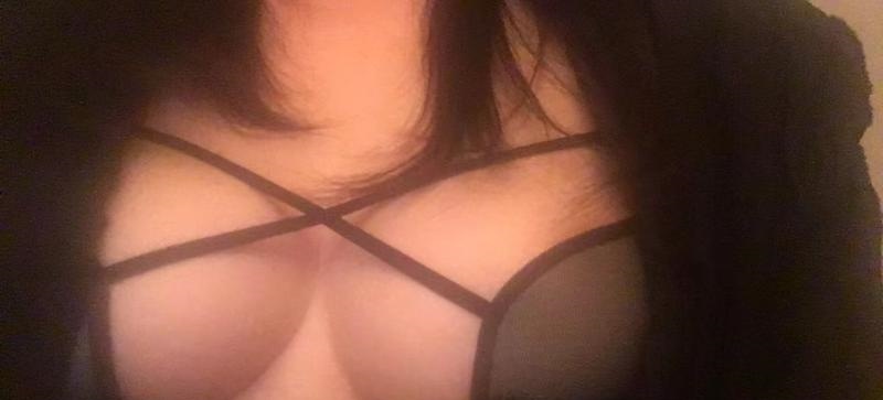 大胸月儿性感妖妇
