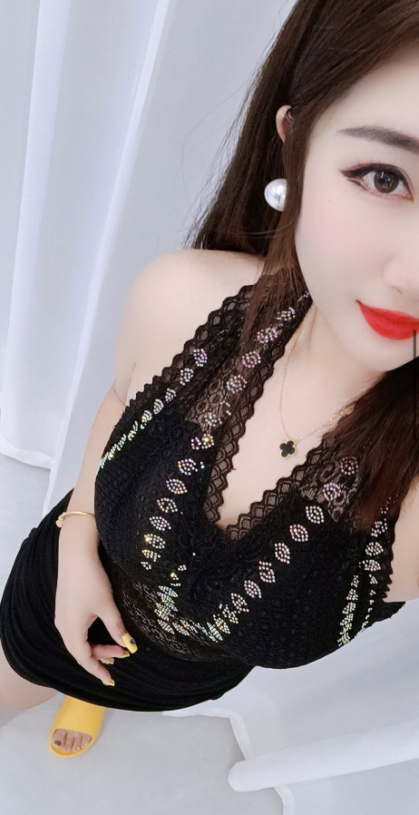 丰满的小姐姐