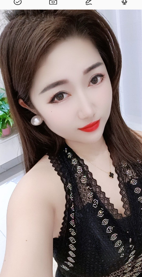 丰满的小姐姐