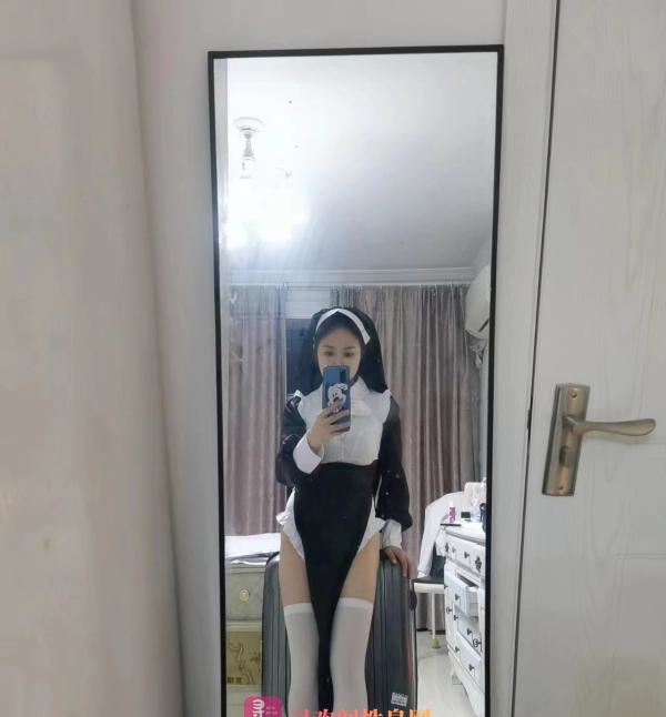 娇小可爱大胸小姐姐