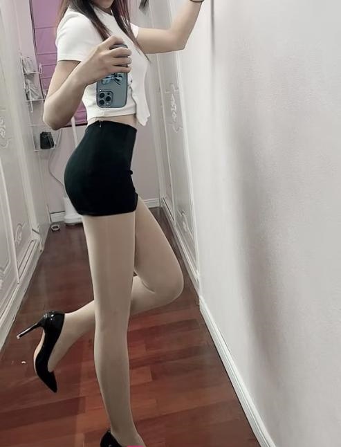 很骚的一个小姐姐