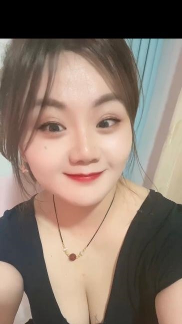 服务相当热情的小少妇