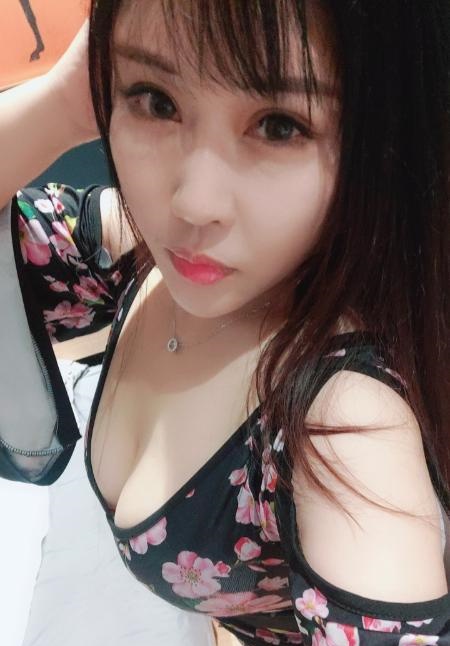 南京大胸美臀服务少妇