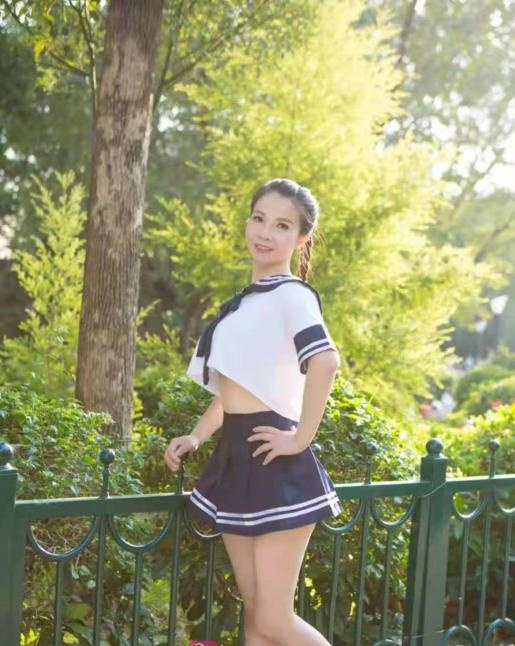 细腰大殿 骚小小