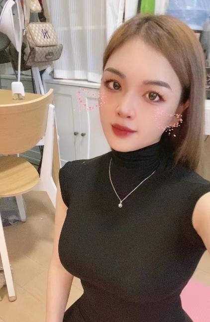 大屁股大胸小骚货