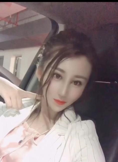 倒挂金钩性感骚妹