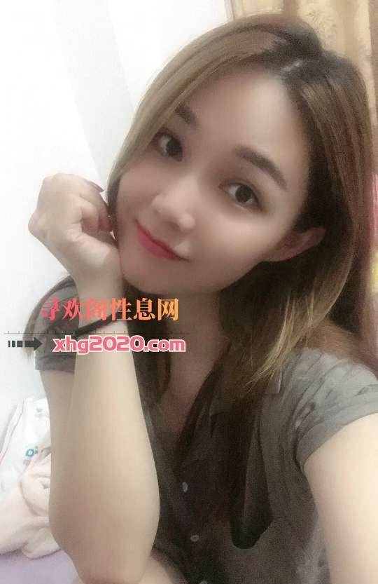 反差大奶骚妹