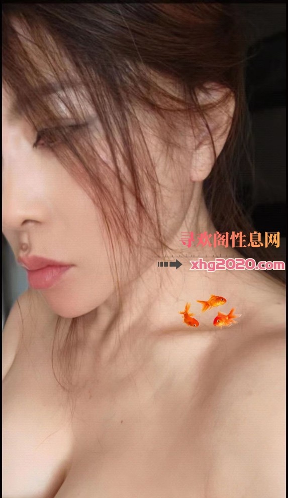红唇熟女