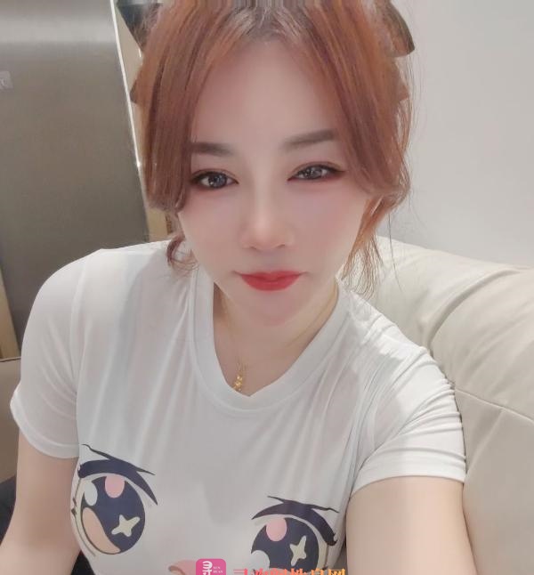 大长腿大咪咪纹身妹
