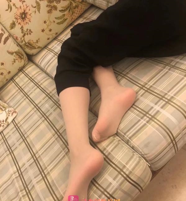 南站丝足妹子