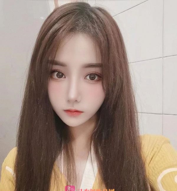 南山颜值系大胸嫩妹