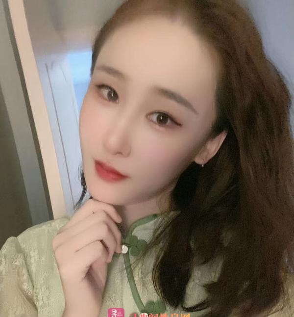 汉服白嫩小姐姐