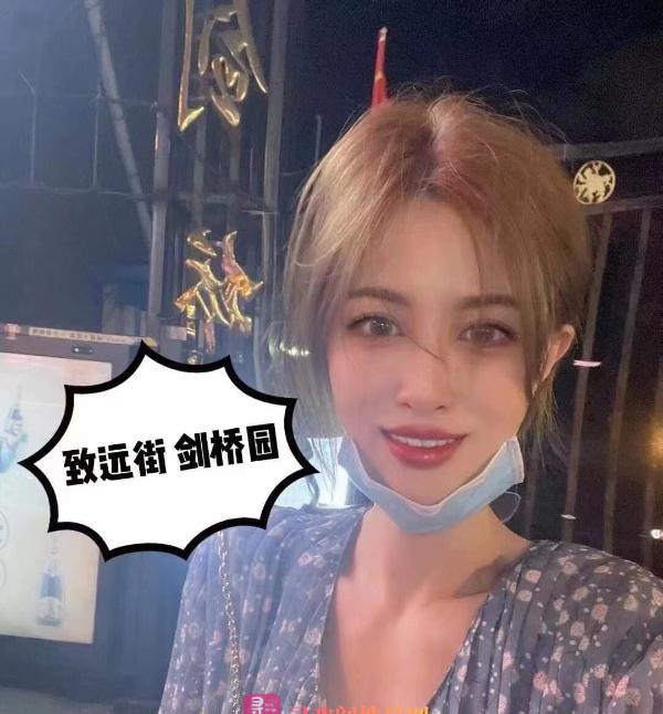 软妹子左小右