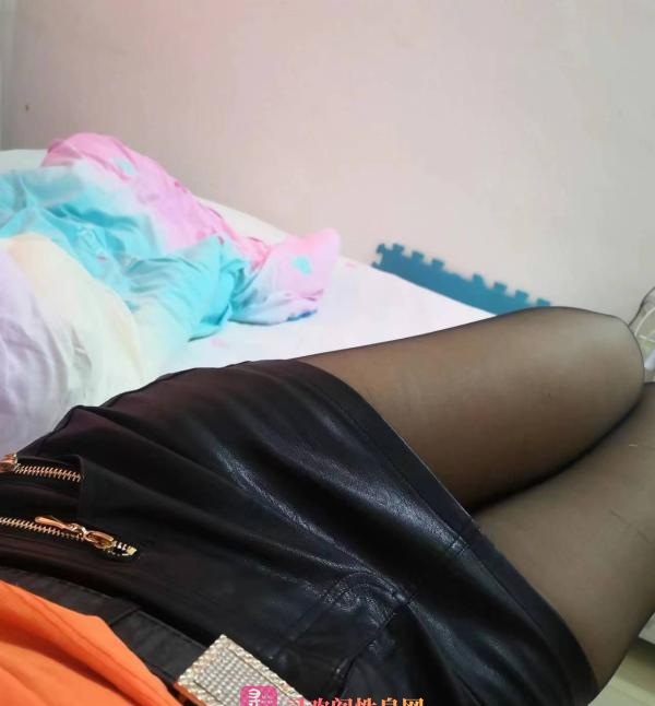 环保美腿少妇