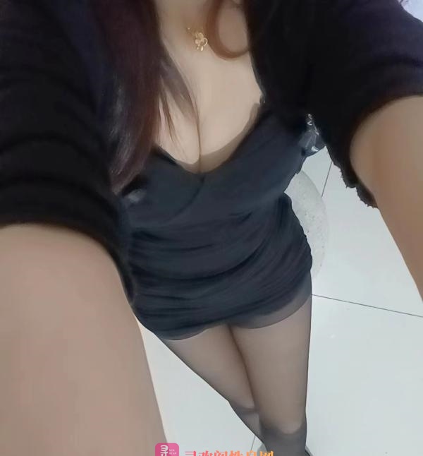 轻熟御姐风情美女