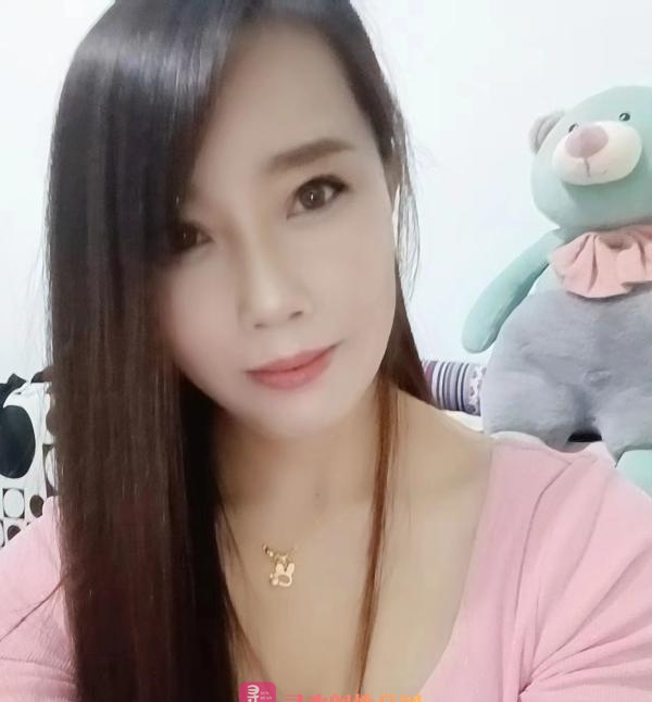 轻熟御姐风情美女