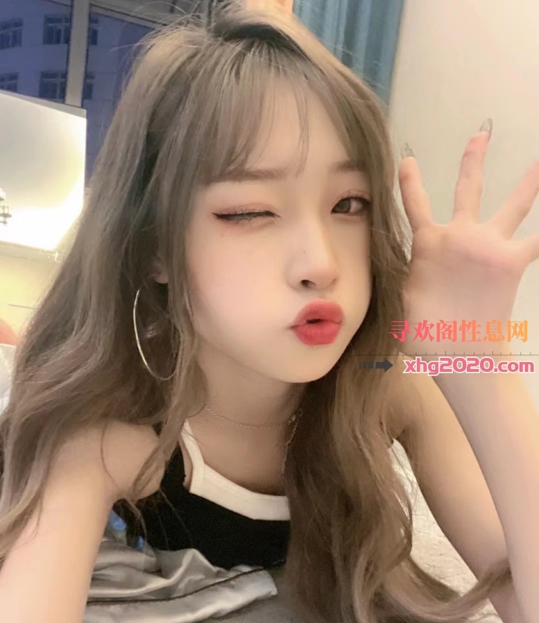 娇小可爱迷人的妹子