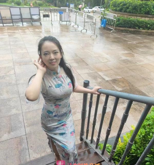 瑜伽美少妇叶子