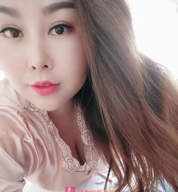 微胖馒头少妇