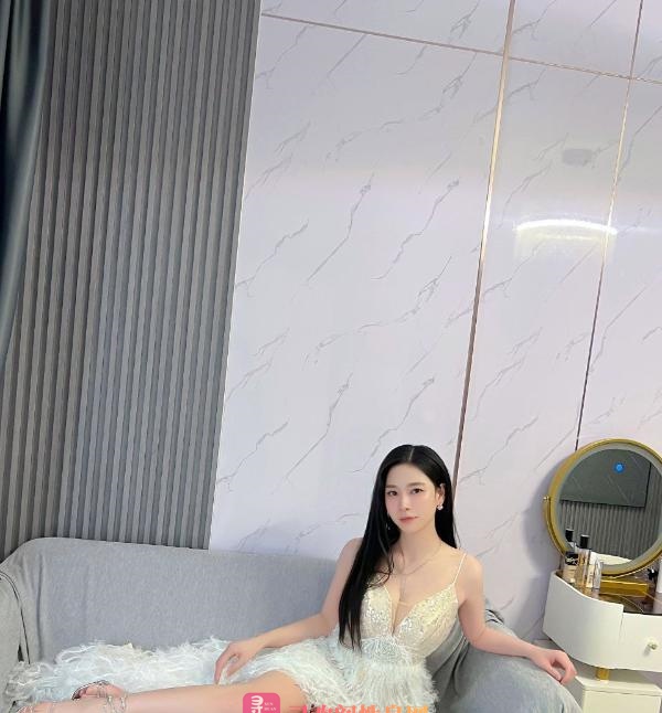 天河黑丝长腿妹子