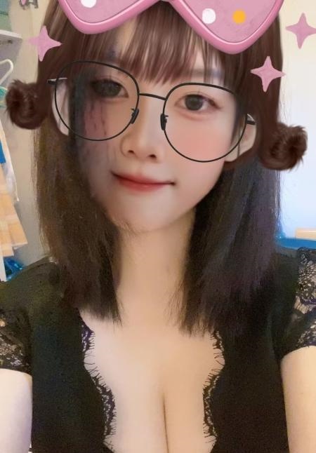 舌吻F罩杯温柔女友