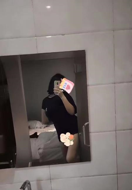 年轻小妹妹小淘气