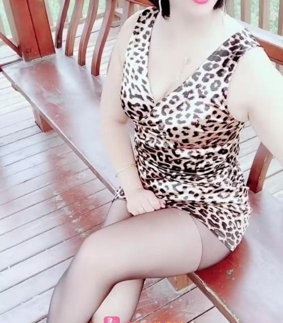 风韵犹存大奶熟女