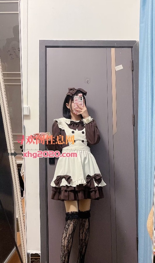 零零后高颜值妹子
