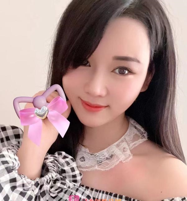长相甜美西马路摇摇