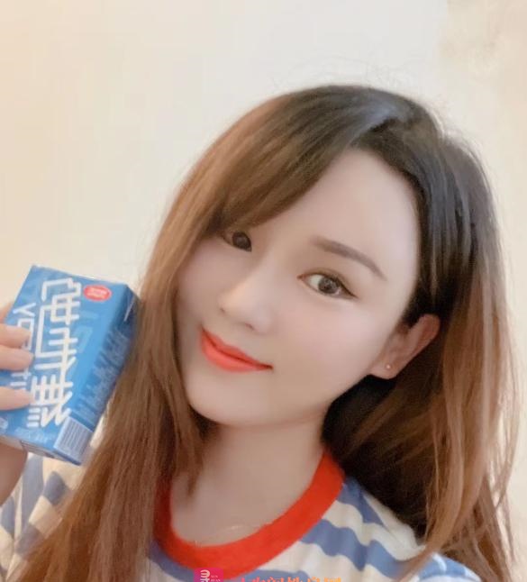 长相甜美西马路摇摇