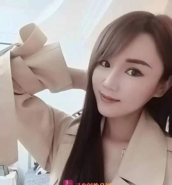 长相甜美西马路摇摇