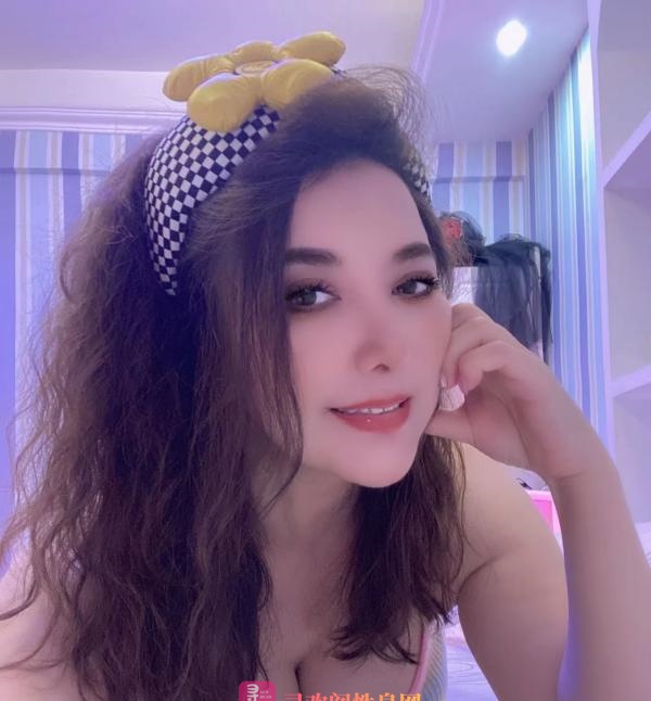 新疆美女加衣娜