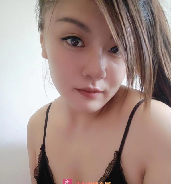 潘家园大眼妹子
