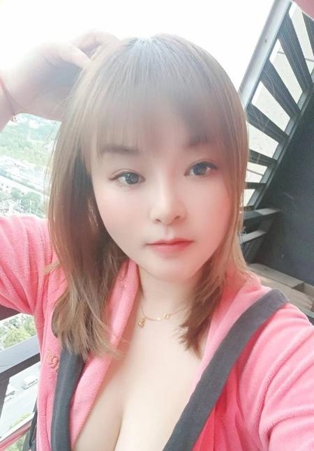 武汉性感大奶骚妹