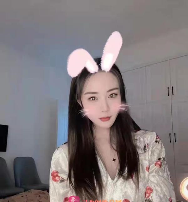 滨江气质小美女果萌