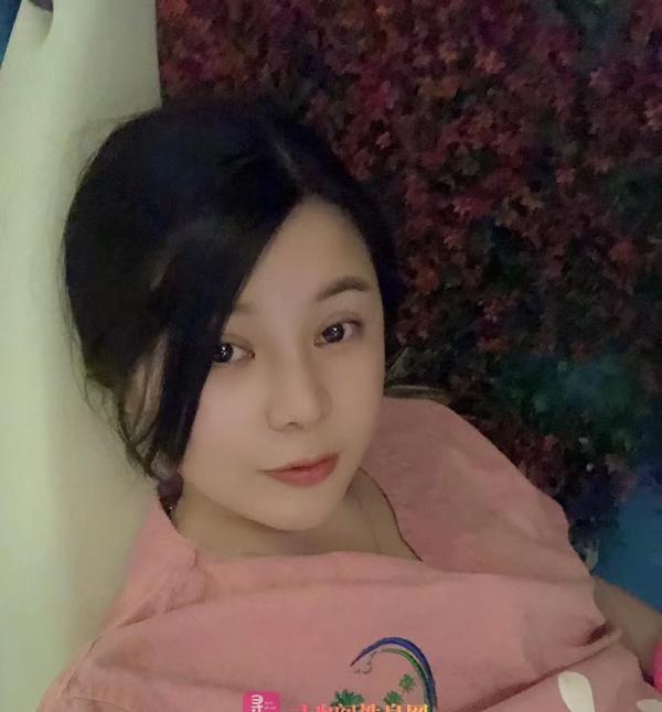 平江万达微胖妹子
