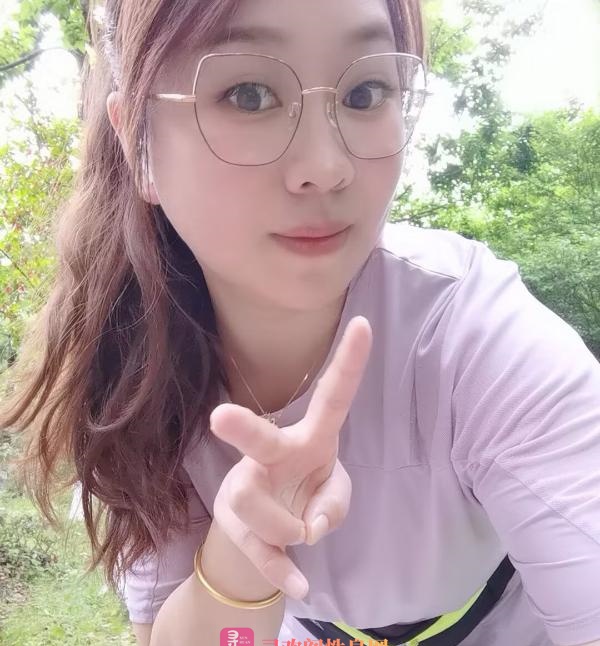 风骚眼镜老师