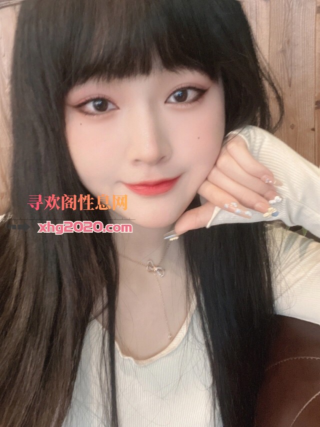 甜美大胸美女