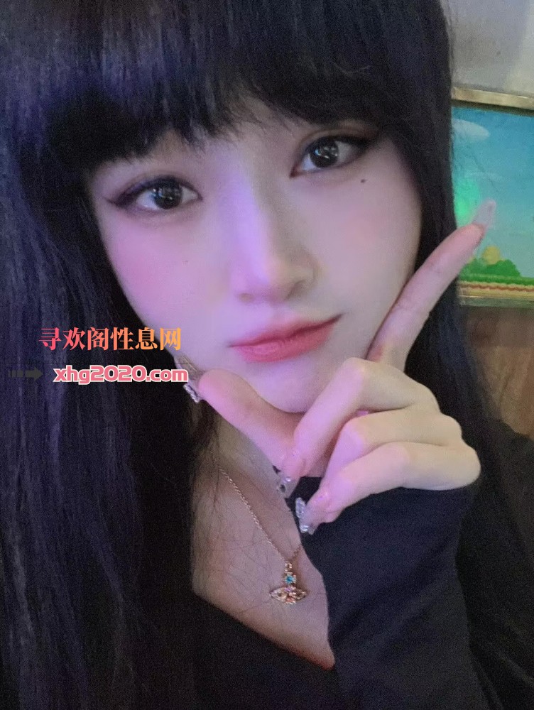 甜美大胸美女