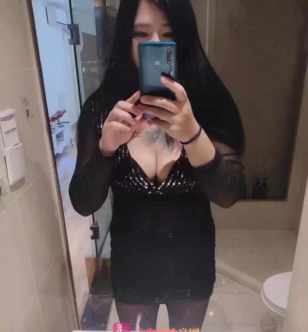 性价比纹身熟女
