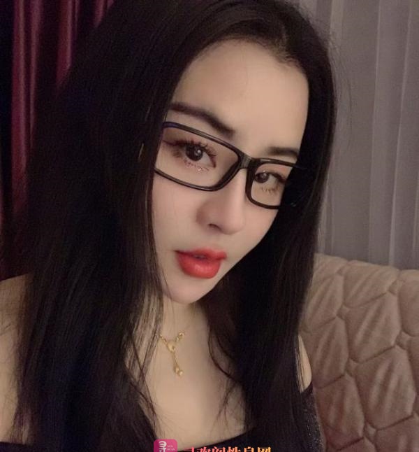 健身大胸妹