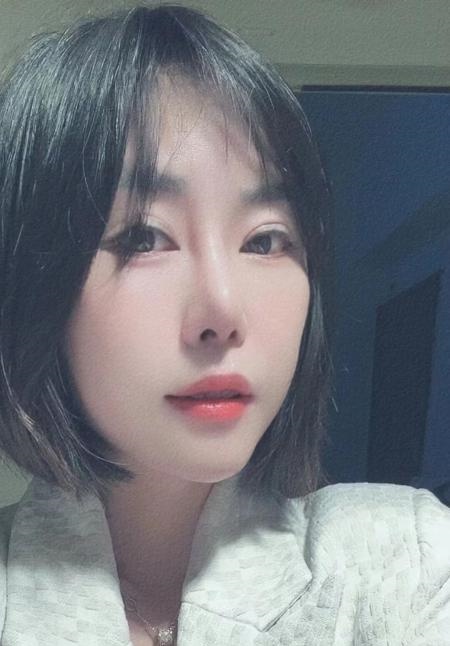 颜值嫩妹琪琪