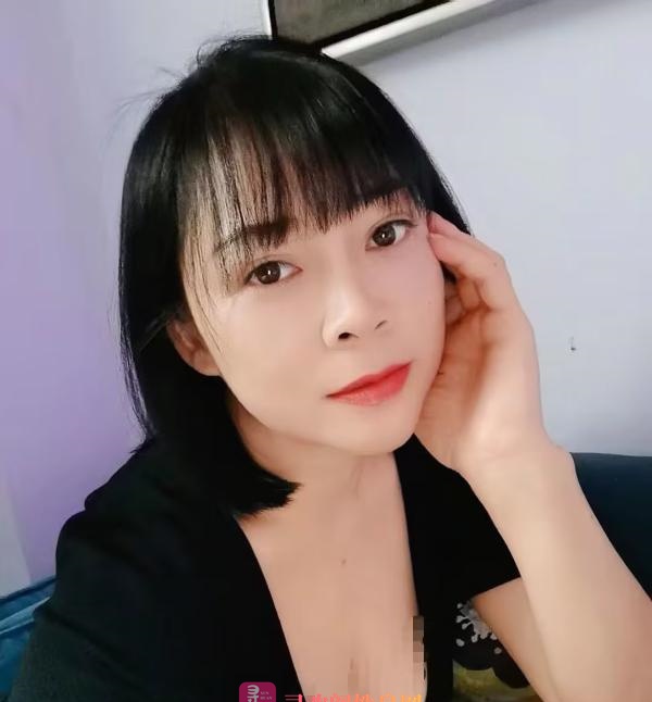 青秀雅典国际巨乳熟女