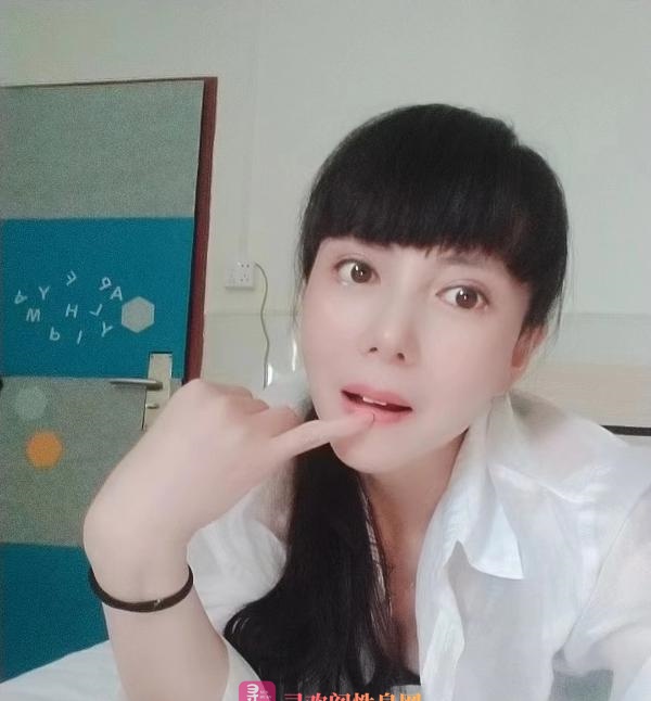 白嫩少妇 骚倩倩
