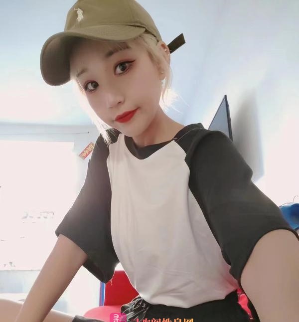 江岸少妇
