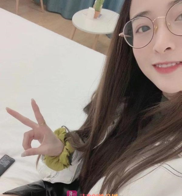 颜值美女可乐