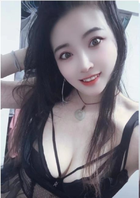 高挑C胸风情诱惑