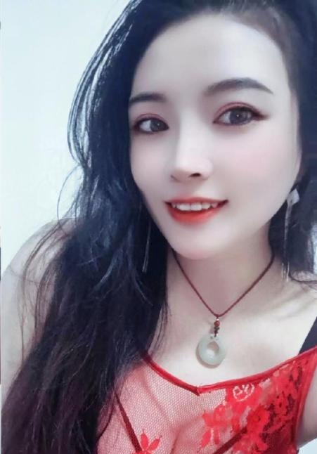 高挑C胸风情诱惑