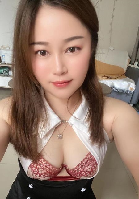 美乳御姐婷婷