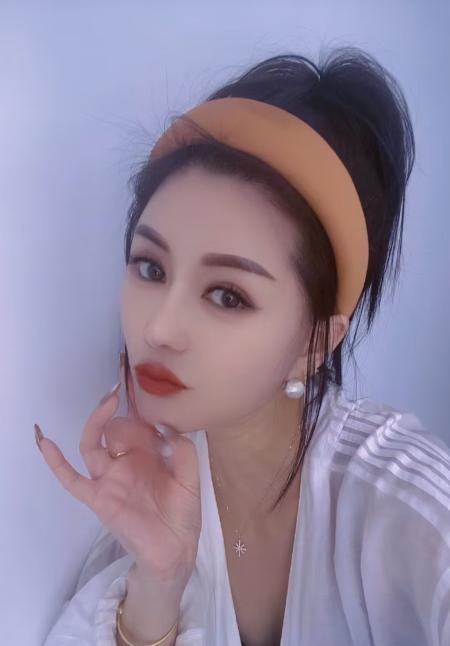 极具诱惑力美女姐姐